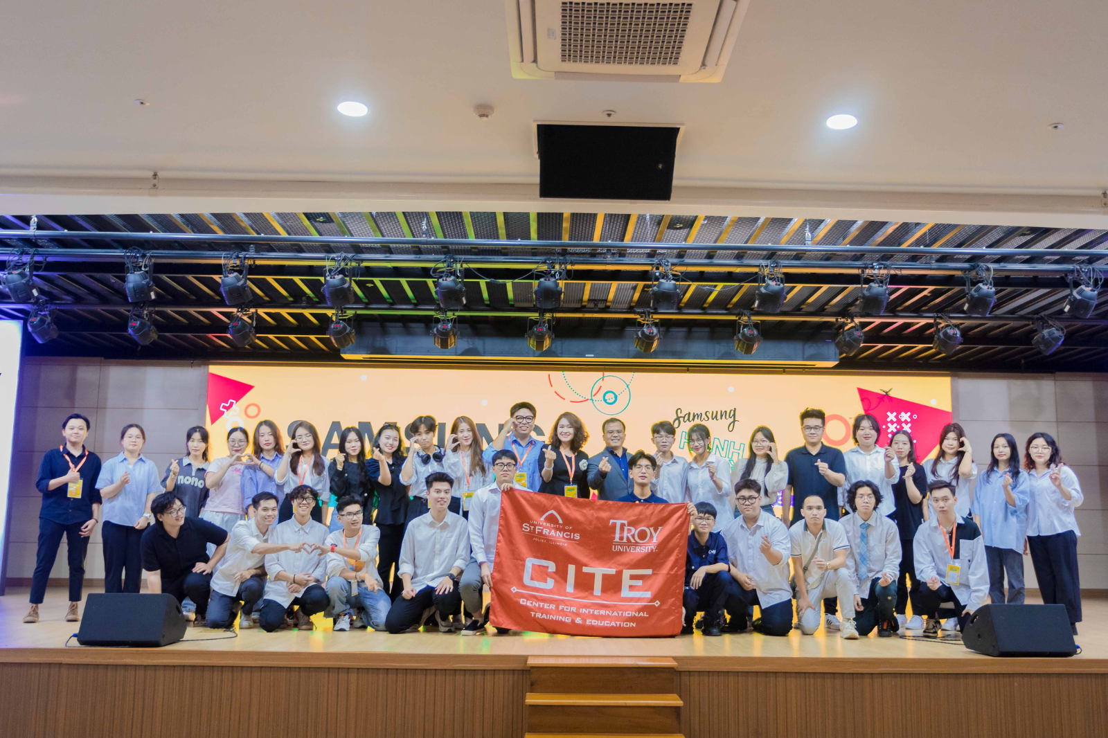 Định hướng nghề nghiệp cho sinh viên UEB - Troy và UEB - USF cùng công ty công nghệ hàng đầu thế giới Samsung Electronics Việt Nam - Thái Nguyên